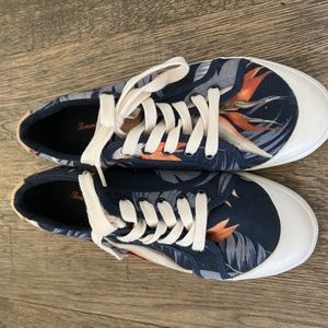 Tommy Bahama Tennie Shoes